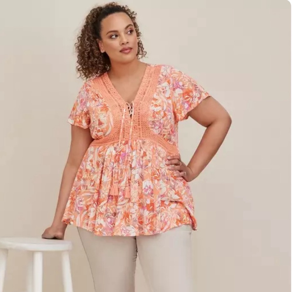 EUC Torrid 2 crinkle gauze crochet insert lace up top floral peach